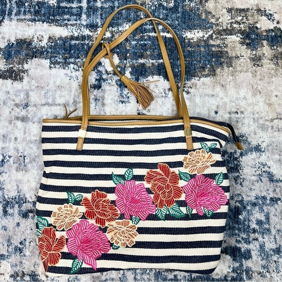 Chicos Embroidered Floral Stripes Casual Lightweight Large Shoulder Vacation Bag - Picture 3 of 11